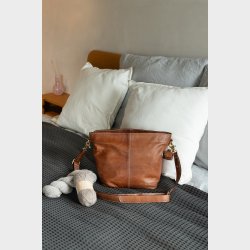 RE:Designed - Projekt 2, Walnut/Gold