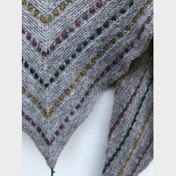 StrikkeKit - Stribestjerner sjal af Anne Br�gger 